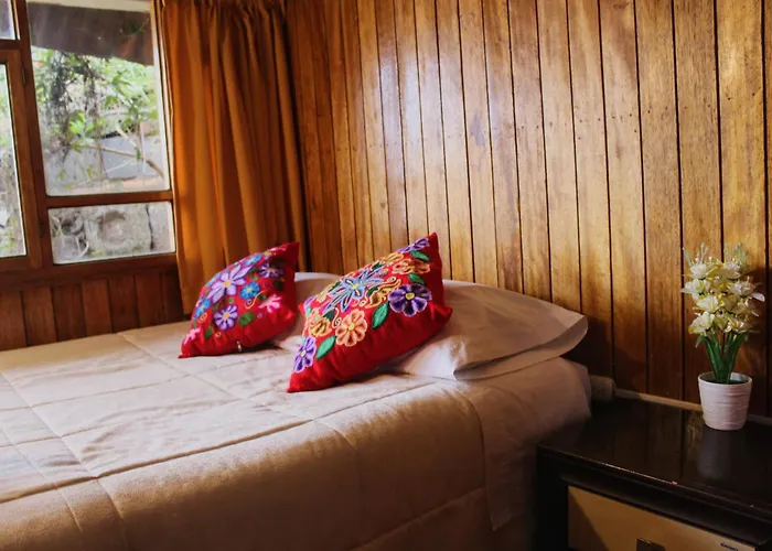 Mallquicha Accomodation&tours *